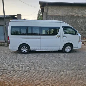 Toyota HiAce 2022