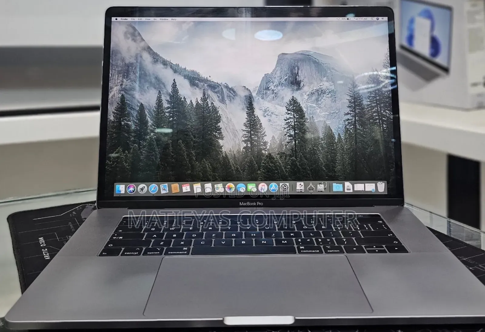 New Laptop Apple MacBook Pro 2019 16GB Intel Core i9 SSD 512GB