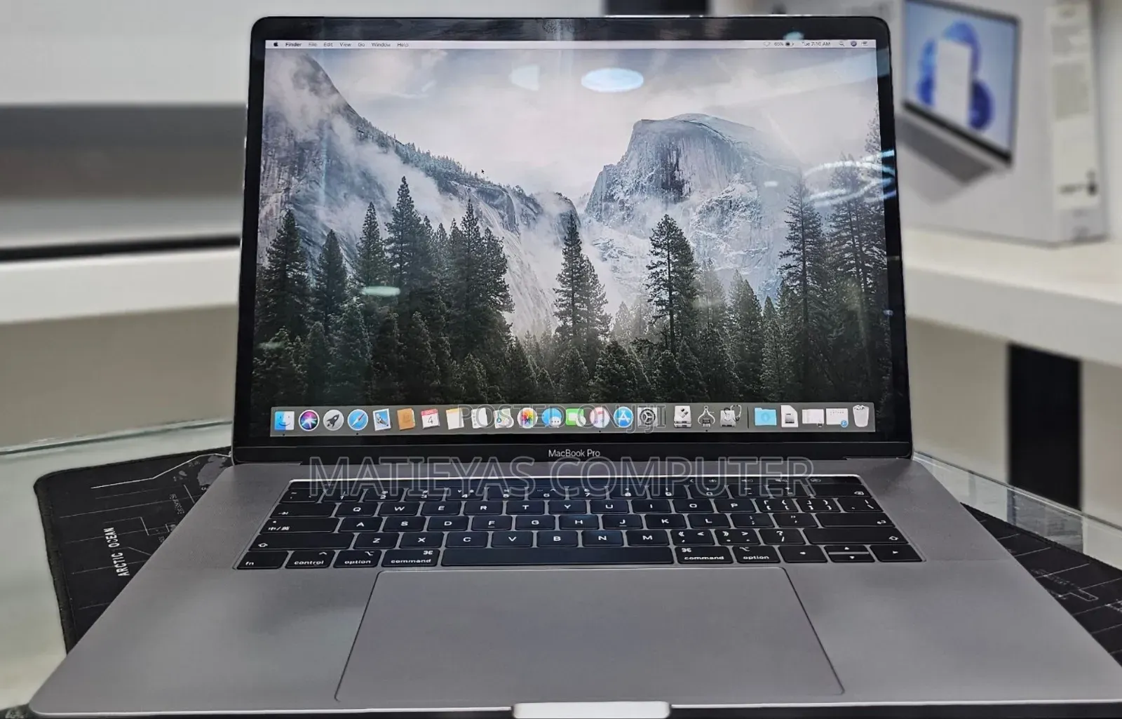 New Laptop Apple MacBook Pro 2019 16GB Intel Core i9 SSD 512GB