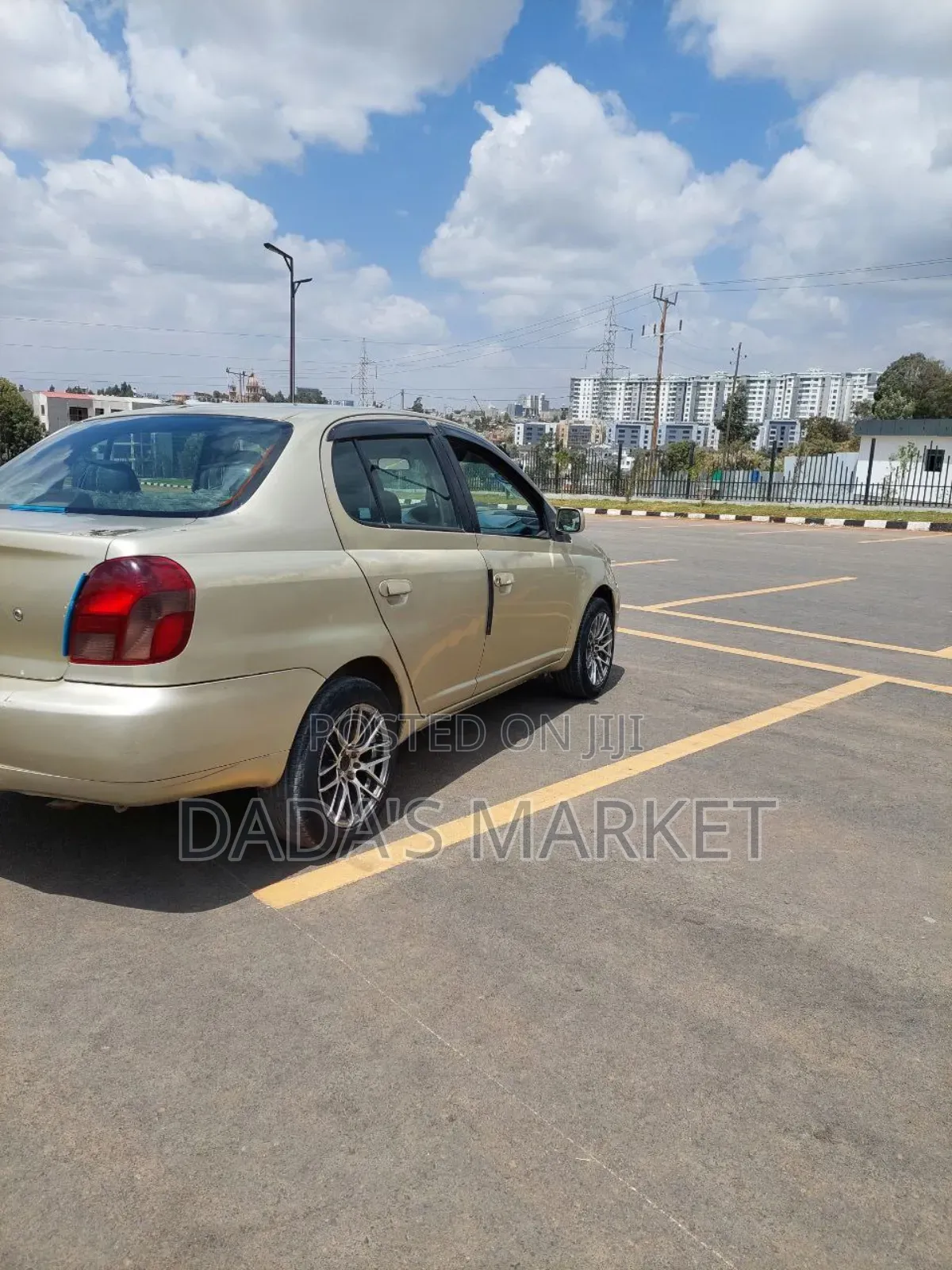 Toyota Platz 2001 Gold