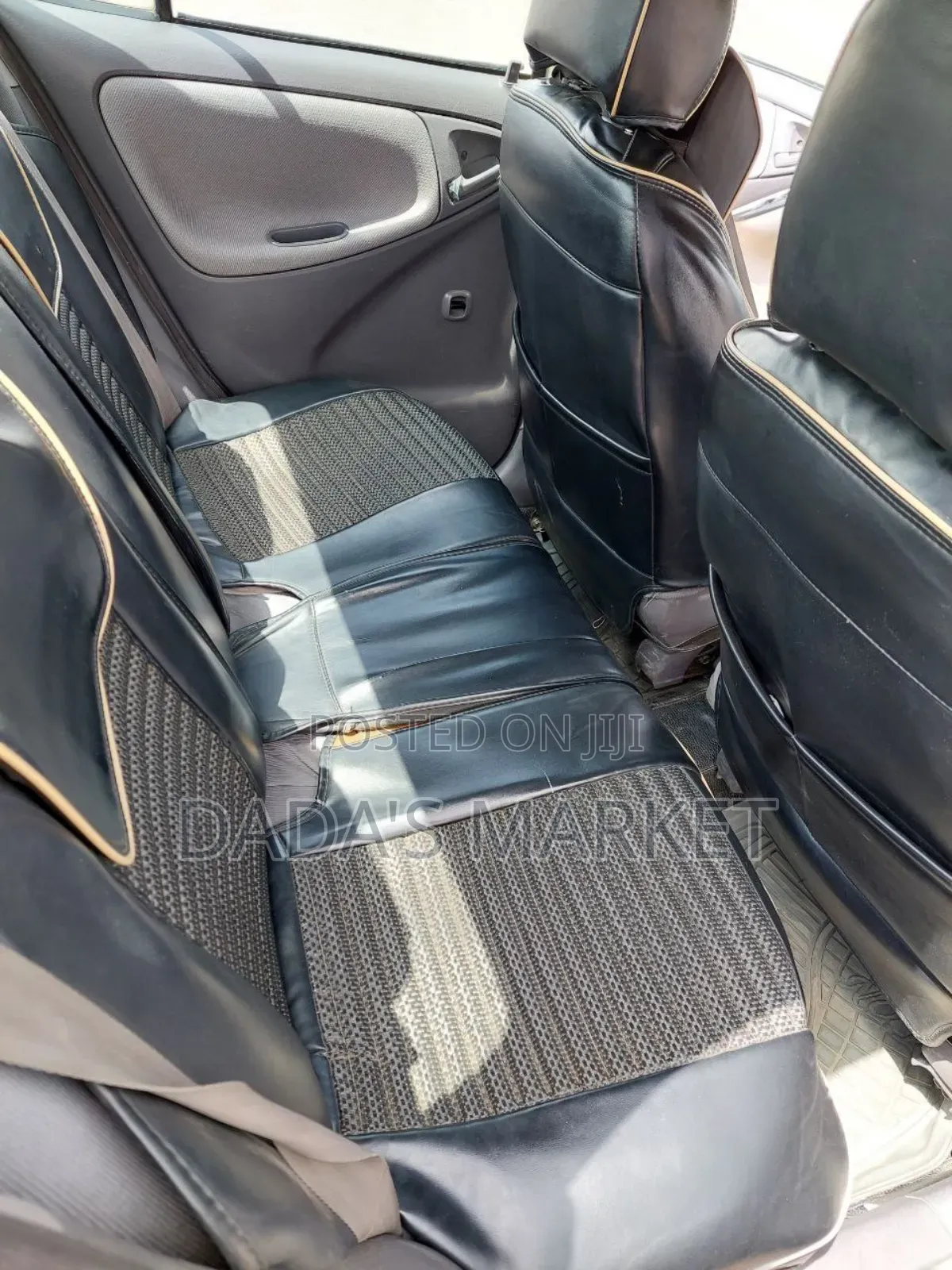 Toyota Platz 2001 Gold