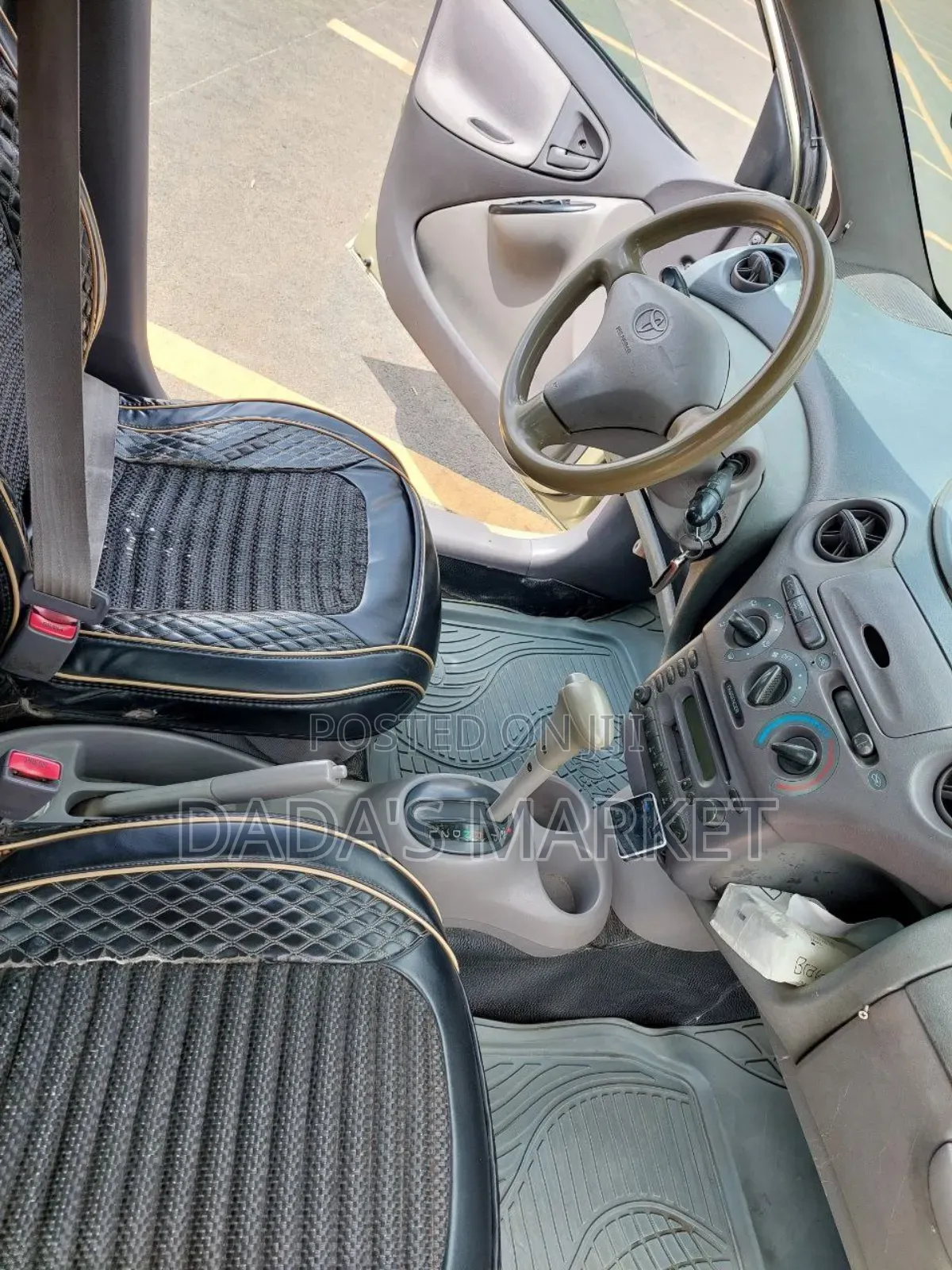 Toyota Platz 2001 Gold