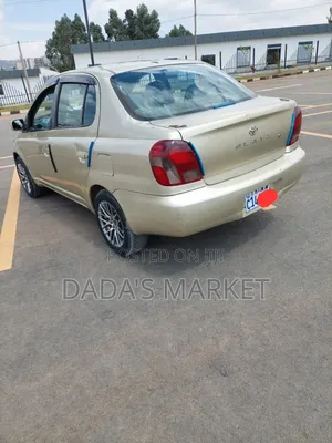 Toyota Platz 2001 Gold