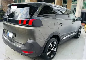 Peugeot 5008 2021 Gray