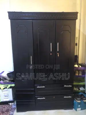 ቁም ሳጥን ያገለገለ