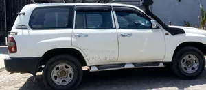 Toyota Land Cruiser 2006 White