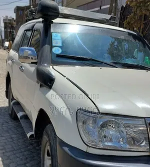 Toyota Land Cruiser 2006 White