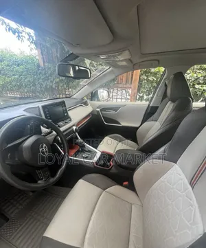 Toyota RAV4 2021 Gray