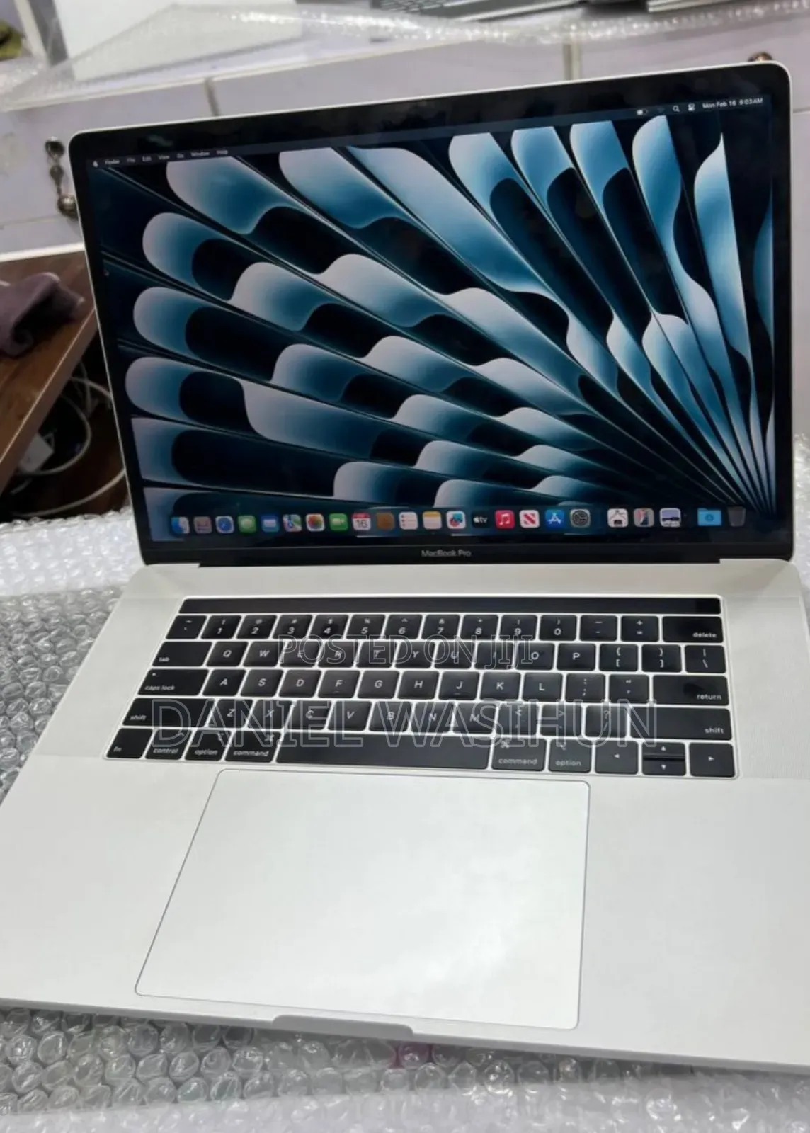 New Laptop Apple MacBook Pro 2018 16GB Intel Core i7 SSD 256GB