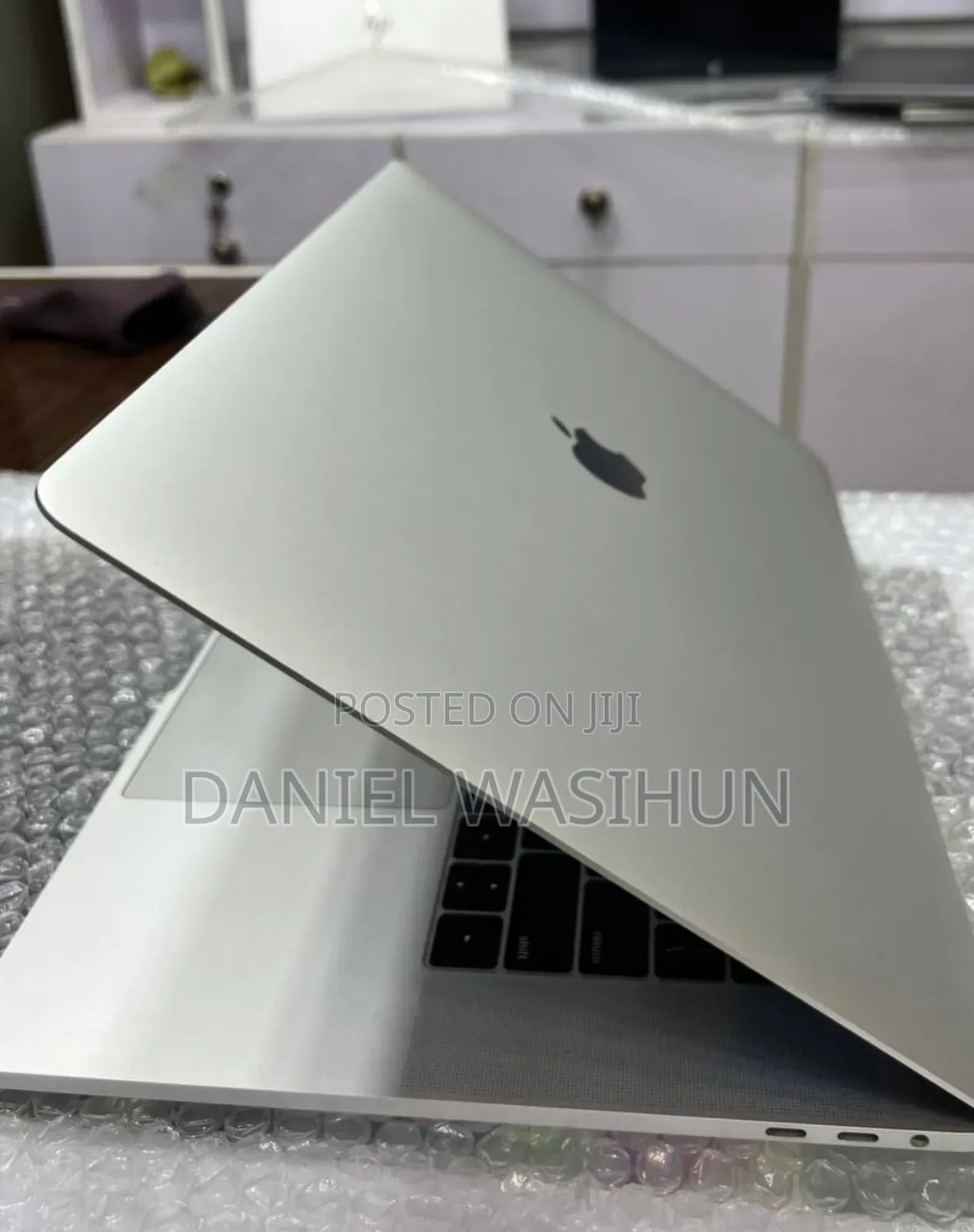 New Laptop Apple MacBook Pro 2018 16GB Intel Core i7 SSD 256GB