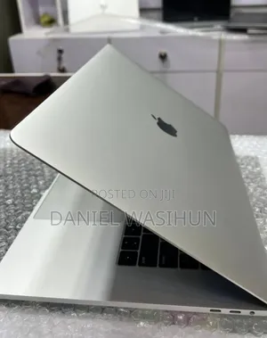 New Laptop Apple MacBook Pro 2018 16GB Intel Core i7 SSD 256GB