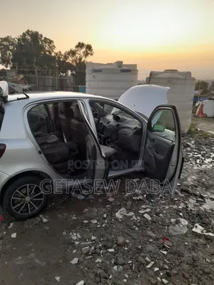 Toyota Vitz 2001 Silver