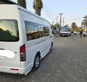 Toyota HiAce 2022 White