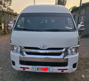 Toyota HiAce 2022 White