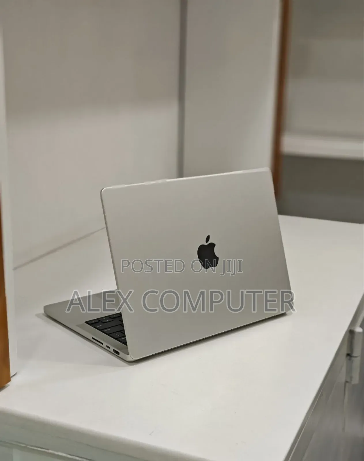New Laptop Apple MacBook Pro 2024 M4 14-inch 16GB Apple M4 SSD 1T