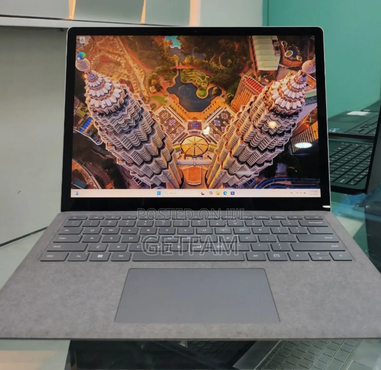 New Laptop Microsoft Surface 16GB Intel Core i7 SSD 512GB