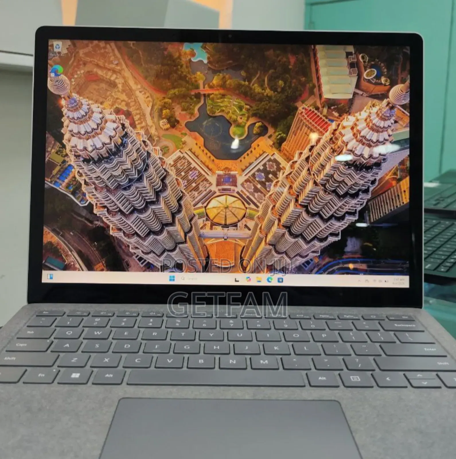 New Laptop Microsoft Surface 16GB Intel Core i7 SSD 512GB