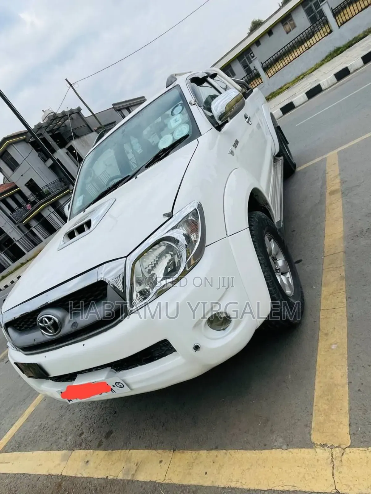 Toyota Hilux 2011 White