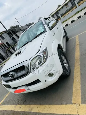 Toyota Hilux 2011 White