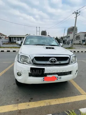 Toyota Hilux 2011 White