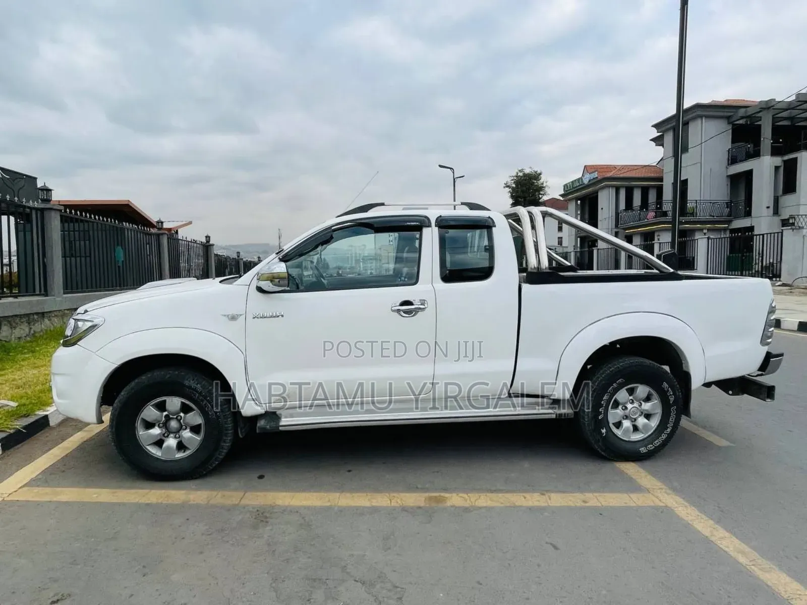 Toyota Hilux 2011 White
