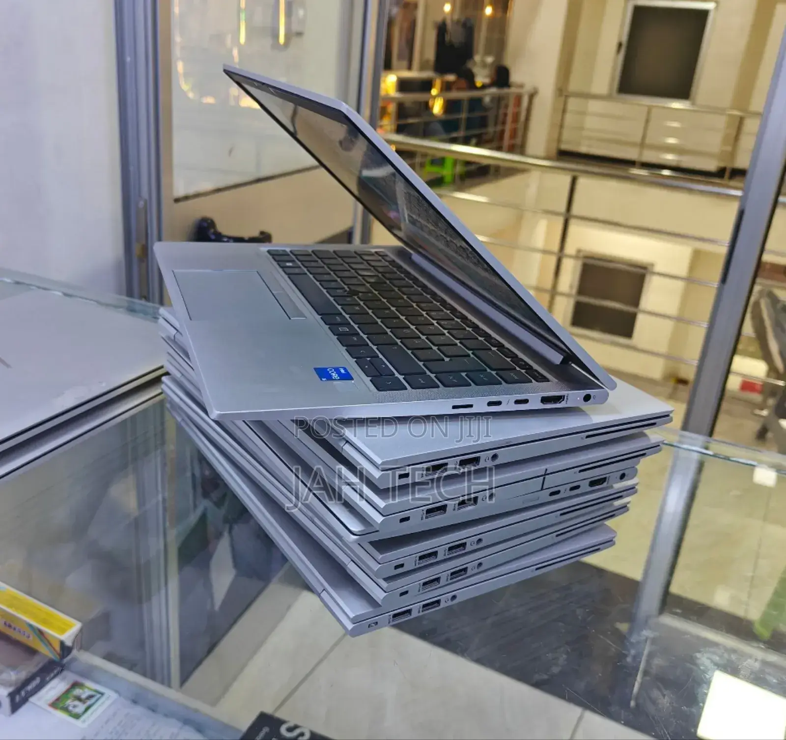 New Laptop HP EliteBook 830 G8 16GB Intel Core i5 SSD 512GB