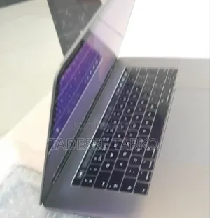 New Laptop Apple MacBook Pro 2017 16GB Intel Core i7 SSD 512GB