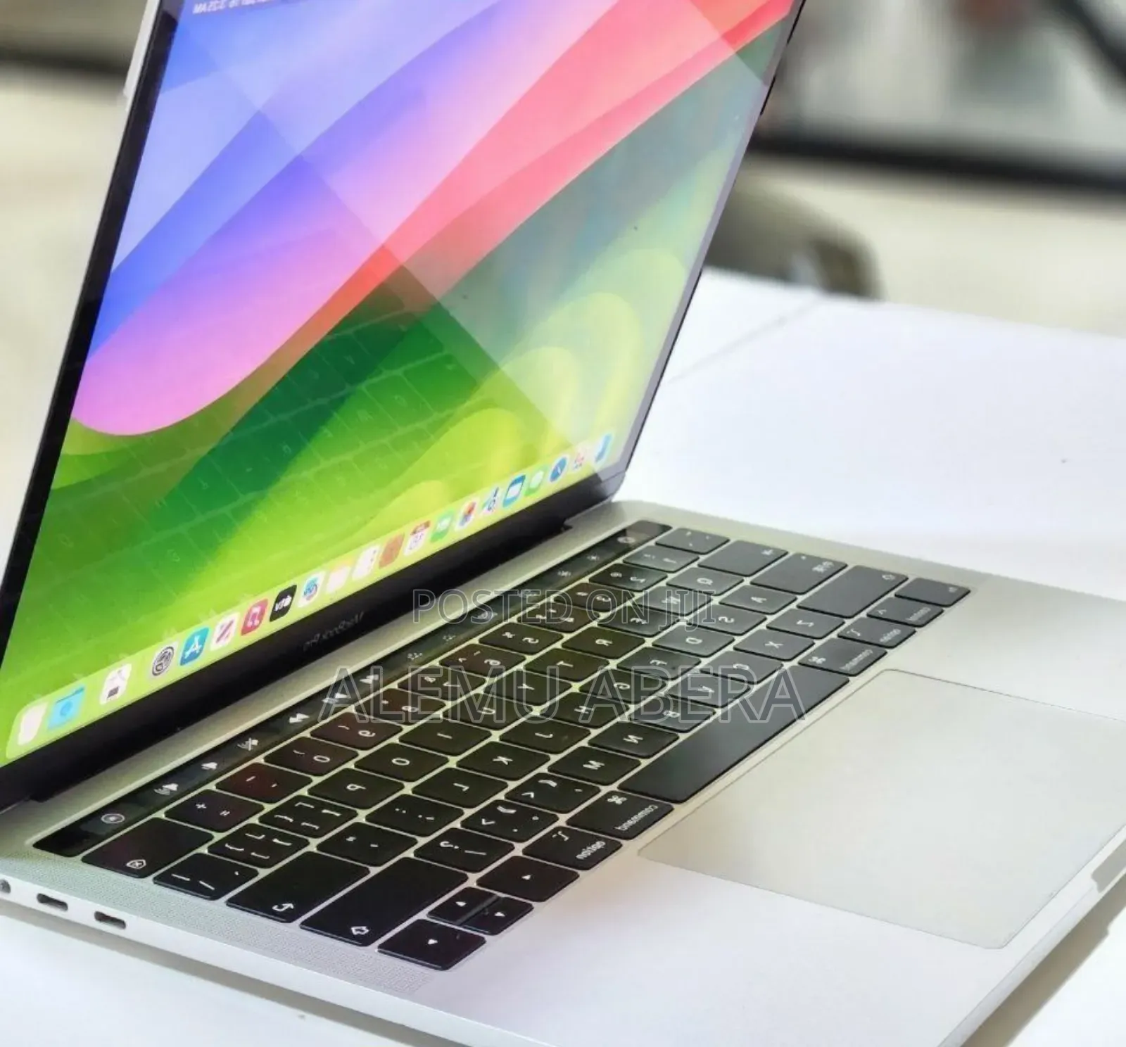 New Laptop Apple MacBook 2018 8GB Intel Core i5 SSD 256GB