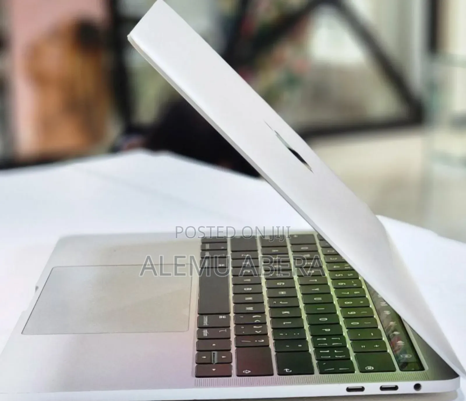 New Laptop Apple MacBook 2018 8GB Intel Core i5 SSD 256GB