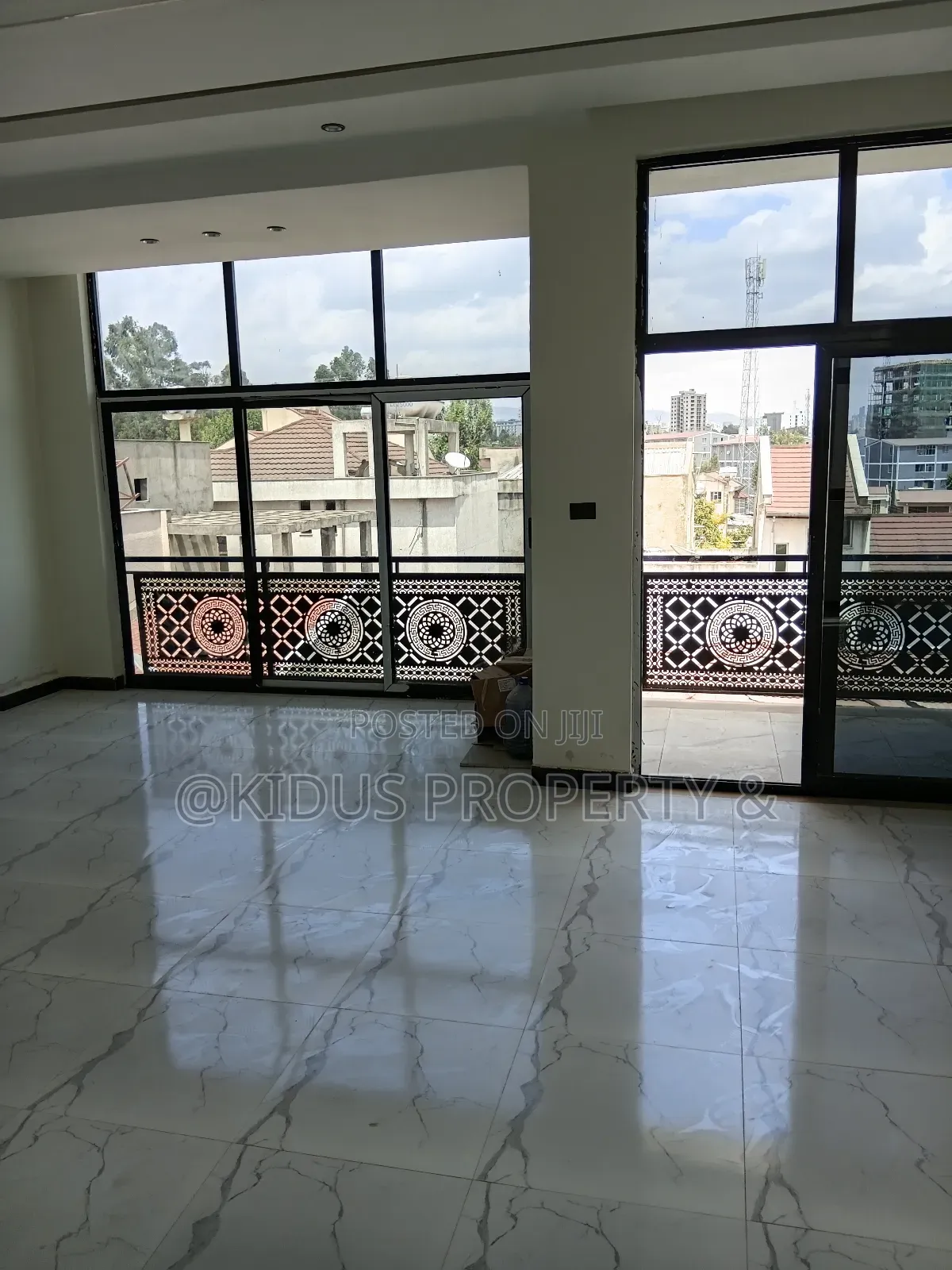 2bdrm Apartment in Mekanisa Amigos, Nifas Silk-Lafto for rent
