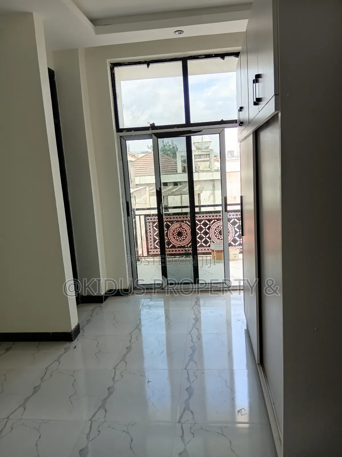 2bdrm Apartment in Mekanisa Amigos, Nifas Silk-Lafto for rent