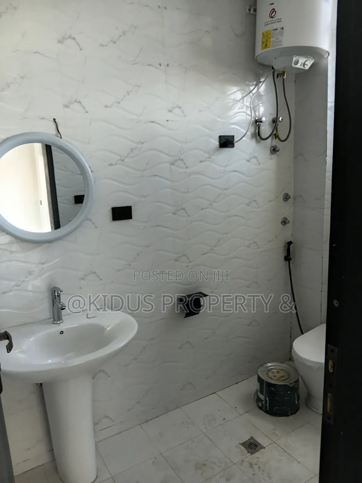 2bdrm Apartment in Mekanisa Amigos, Nifas Silk-Lafto for rent