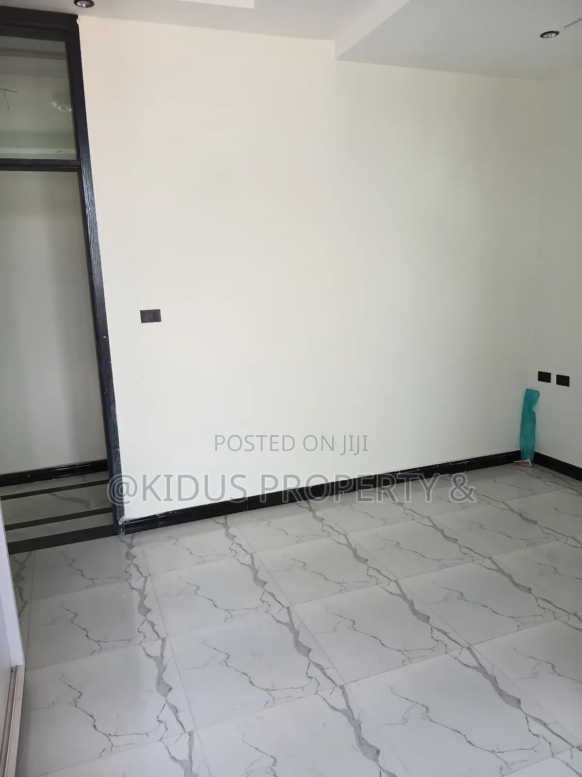 2bdrm Apartment in Mekanisa Amigos, Nifas Silk-Lafto for rent