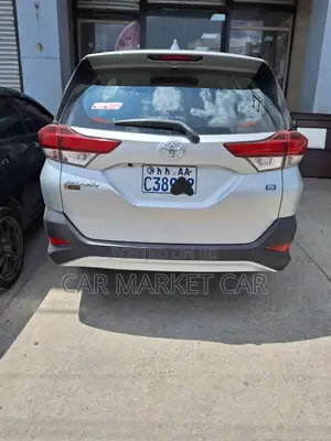 Toyota Rush 2023 Silver