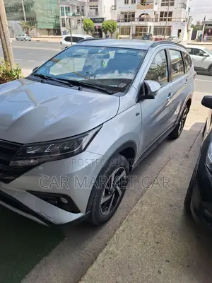 Toyota Rush 2023 Silver