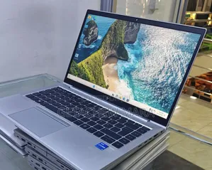 New Laptop HP EliteBook 830 G8 16GB Intel Core i5 SSD 512GB