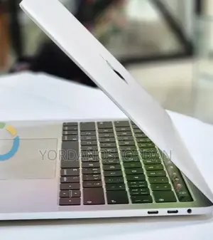 New Laptop Apple MacBook Pro 2018 8GB Intel Core i5 SSD 256GB