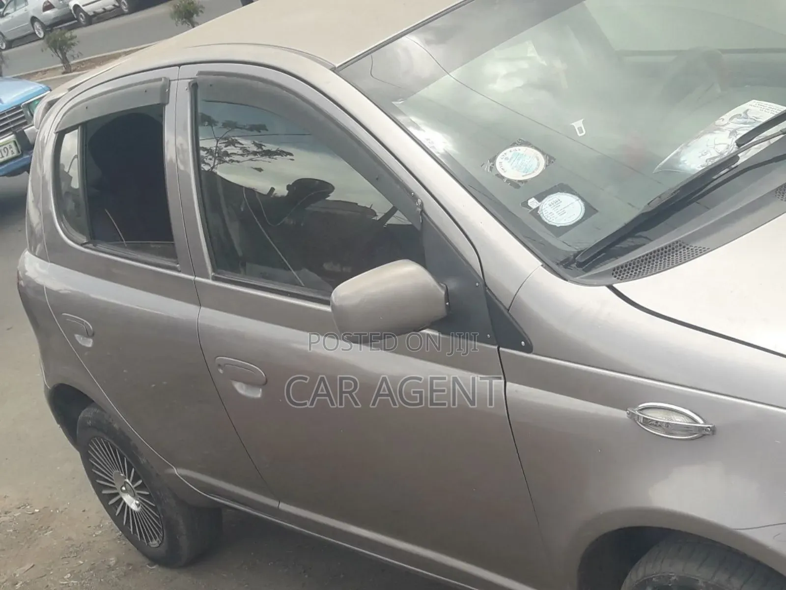 Toyota Vitz 2002 Silver