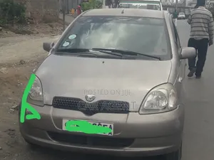 Toyota Vitz 2002 Silver