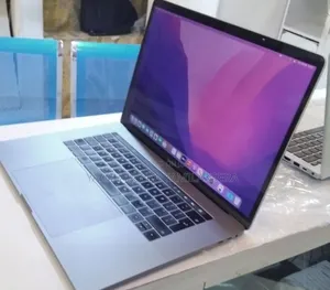 New Laptop Apple MacBook Pro 2017 16GB Intel Core i7 SSD 512GB