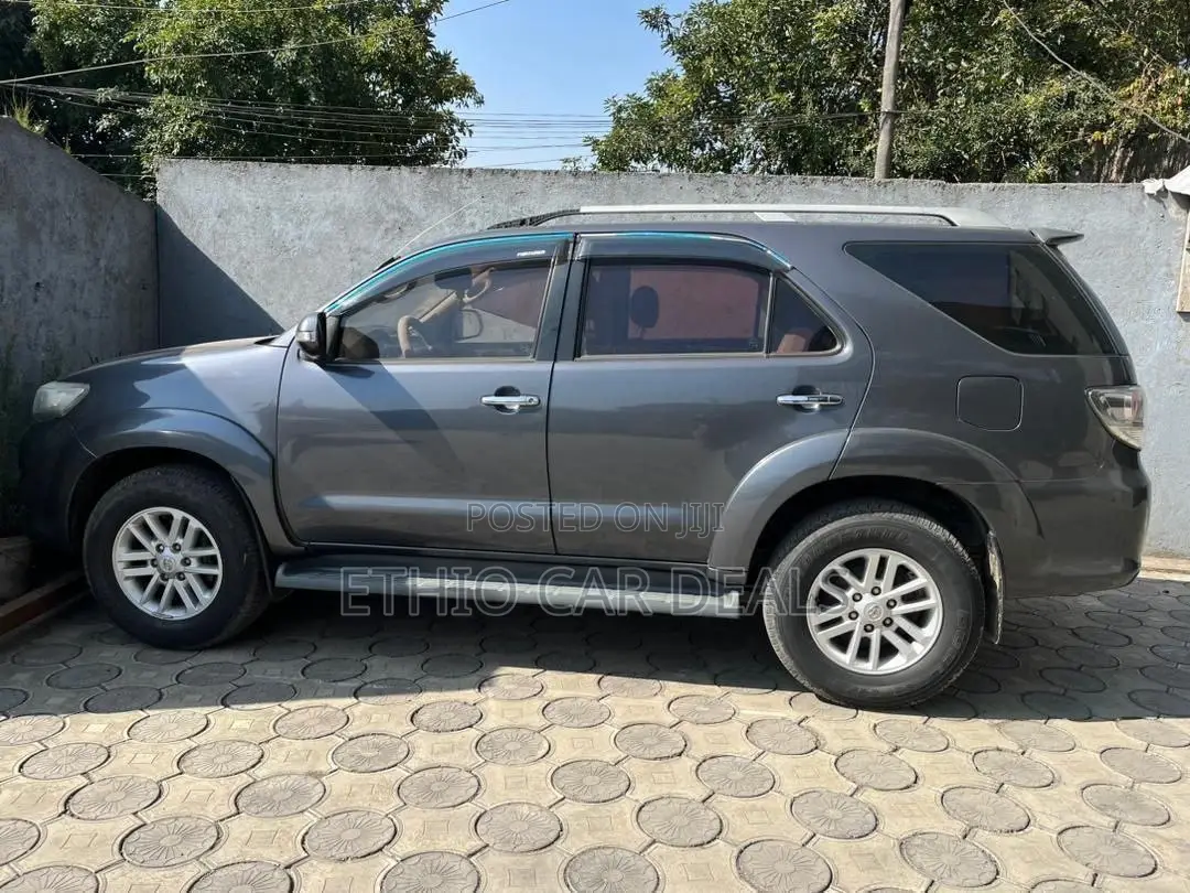 Toyota Fortuner 2012 Black