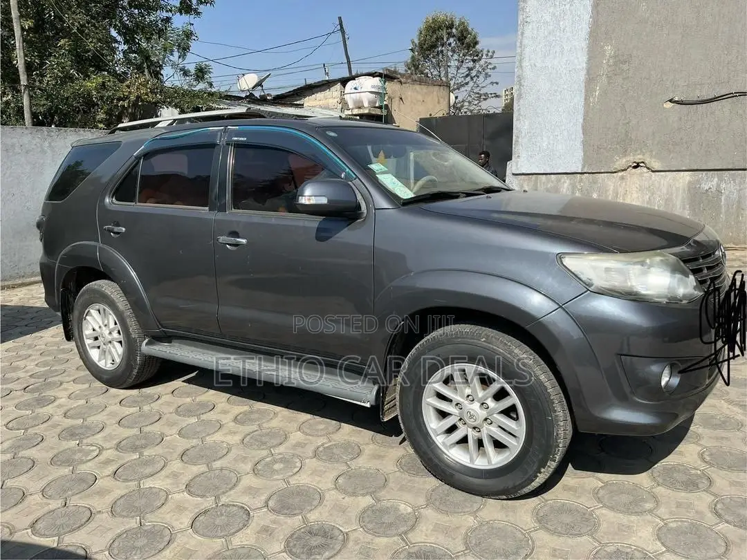 Toyota Fortuner 2012 Black
