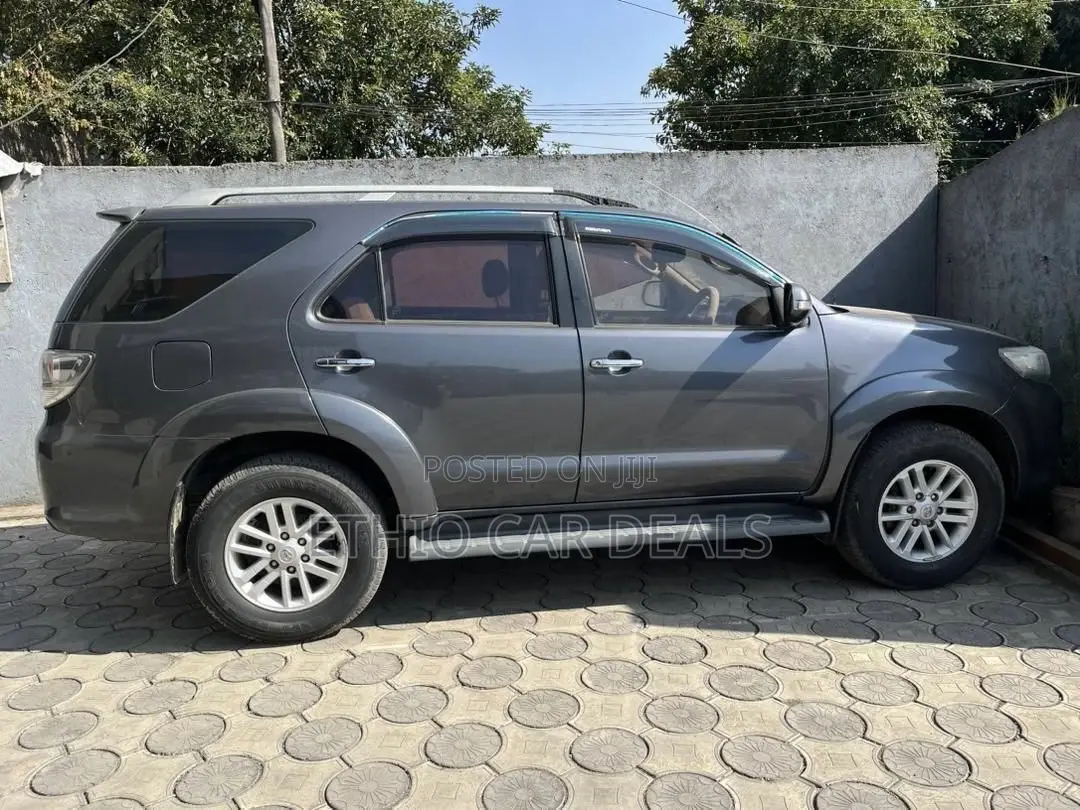 Toyota Fortuner 2012 Black