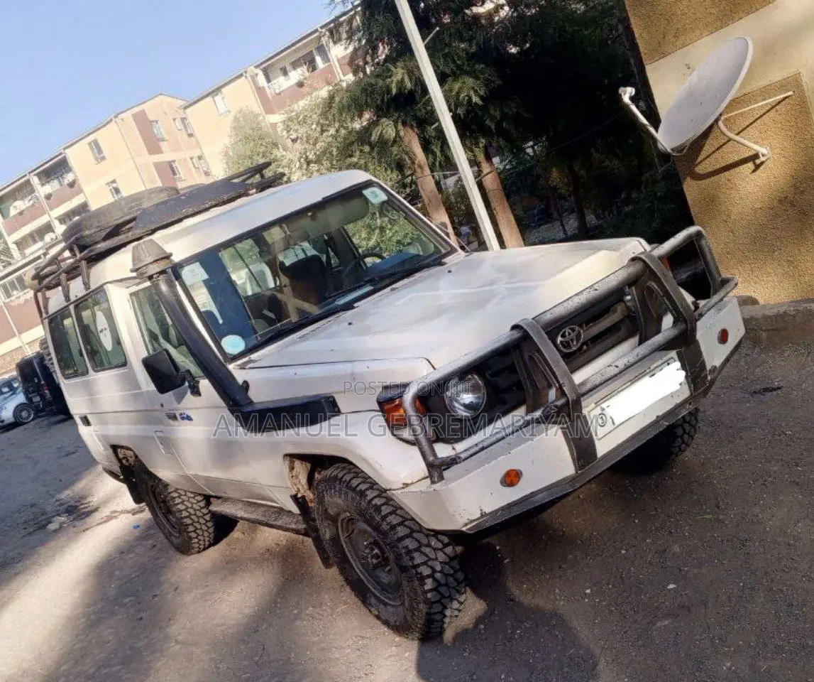 Toyota Land Cruiser 2006 White