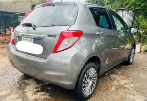 Toyota Yaris 2011 Gray