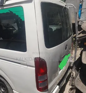 Toyota HiAce 2007 White