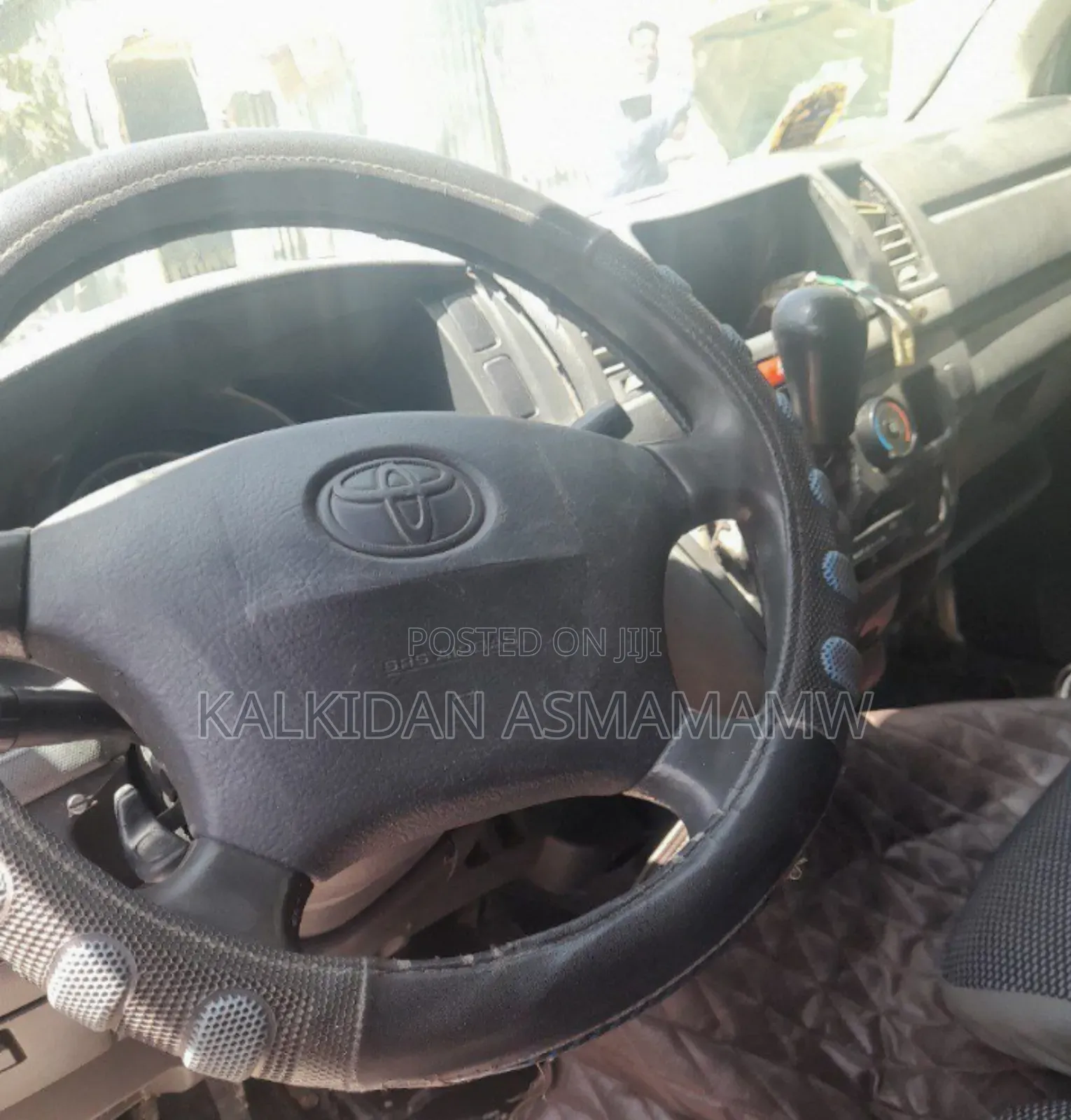 Toyota HiAce 2007 White