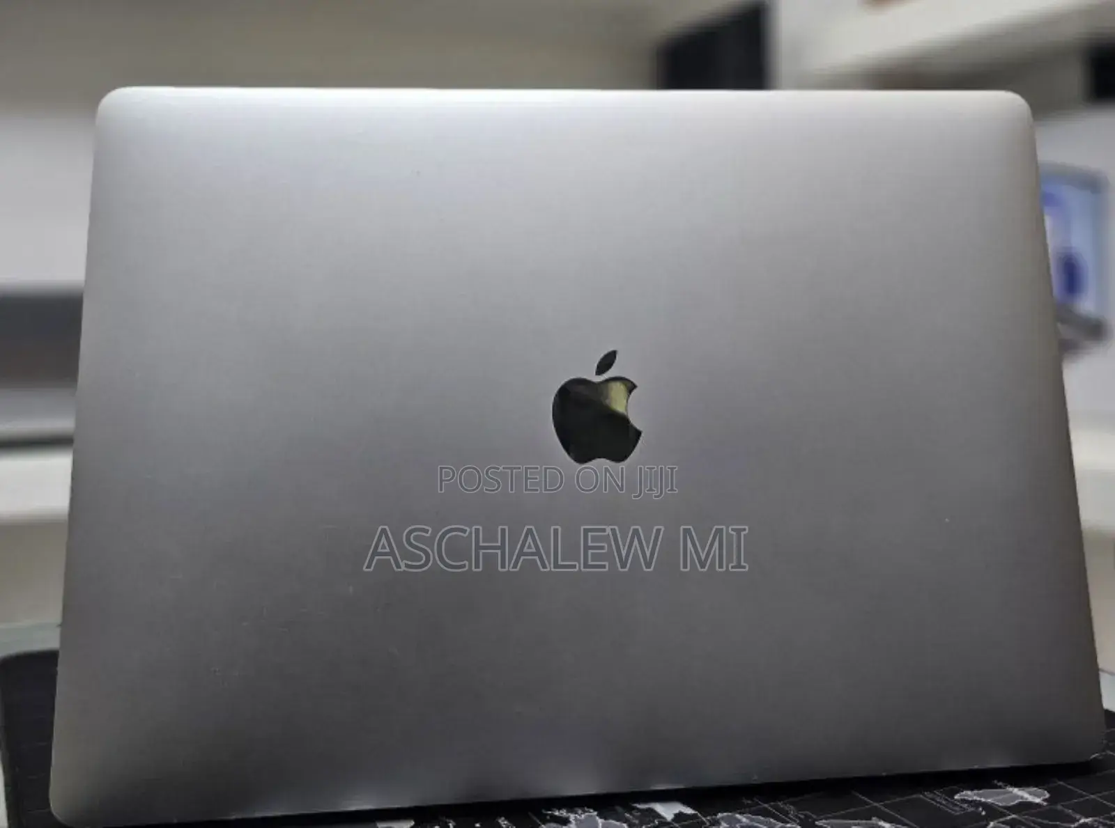 New Laptop Apple MacBook Pro 2019 16GB Intel Core i9 SSD 512GB
