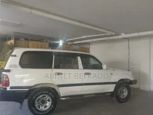 Toyota Land Cruiser 2003 White