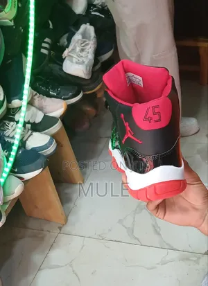 Air Jordan 11 Red – Excellent Condition – Size 40